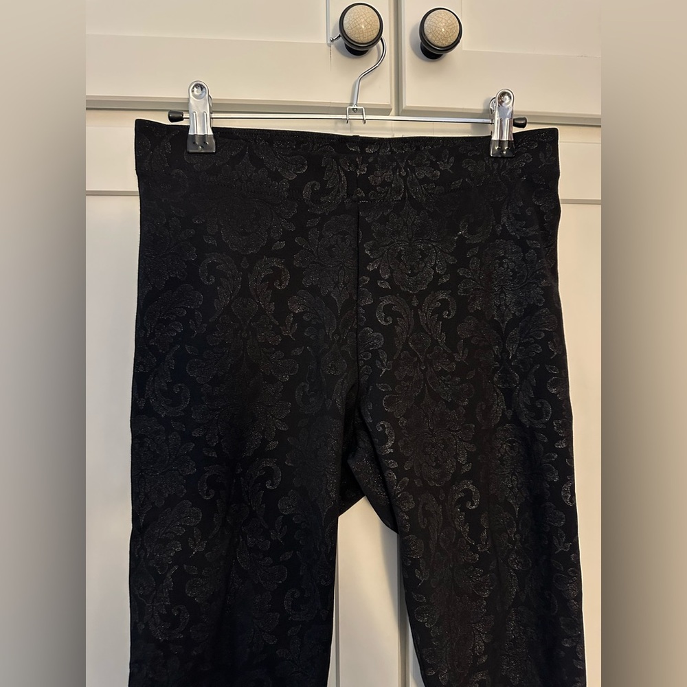 Hue Black & Silver Floral Shimmer Leggings EUC